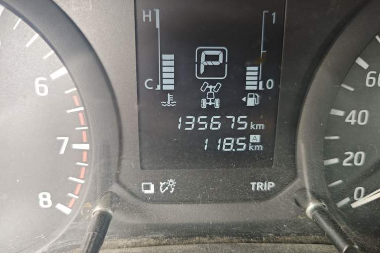 Used Nissan Navara 2017 2.5L Automatic 4x4 Luxury Edition QR25 Odometer Close Up