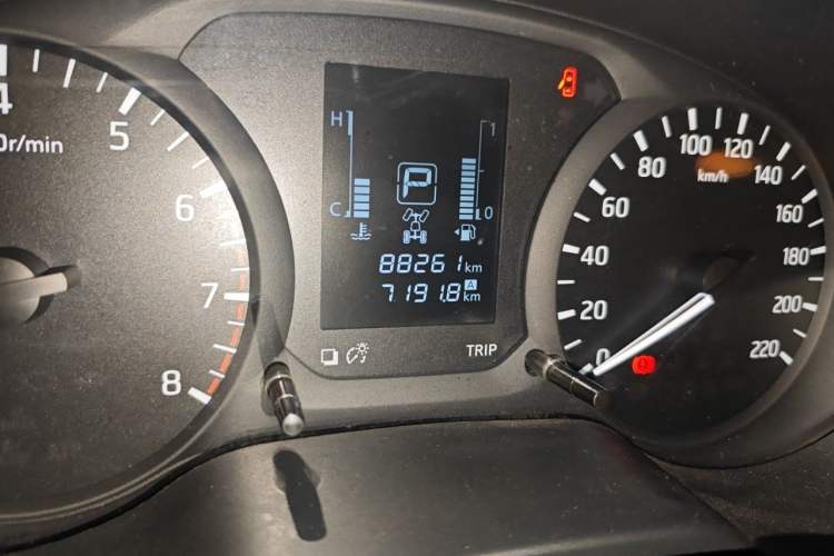 Used Nissan Navara 2017 2.5L Automatic 4x4 Luxury Edition QR25 Odometer Close Up