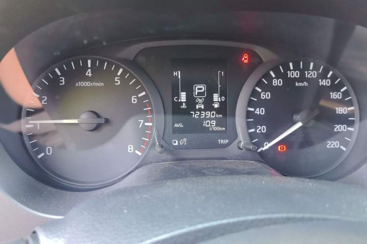 Used Nissan Navara 2017 2.5L Automatic 4x4 Luxury Edition QR25 Odometer Close Up