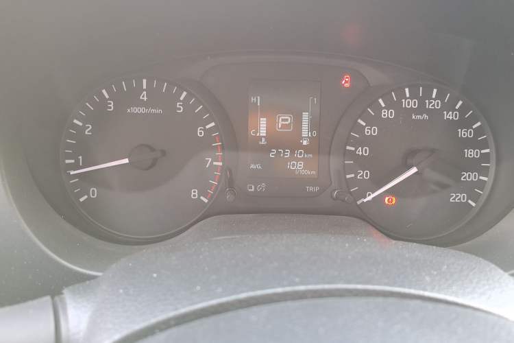 Used Nissan Navara 2017 2.5L Automatic 2WD Luxury Edition QR25 Odometer Close Up