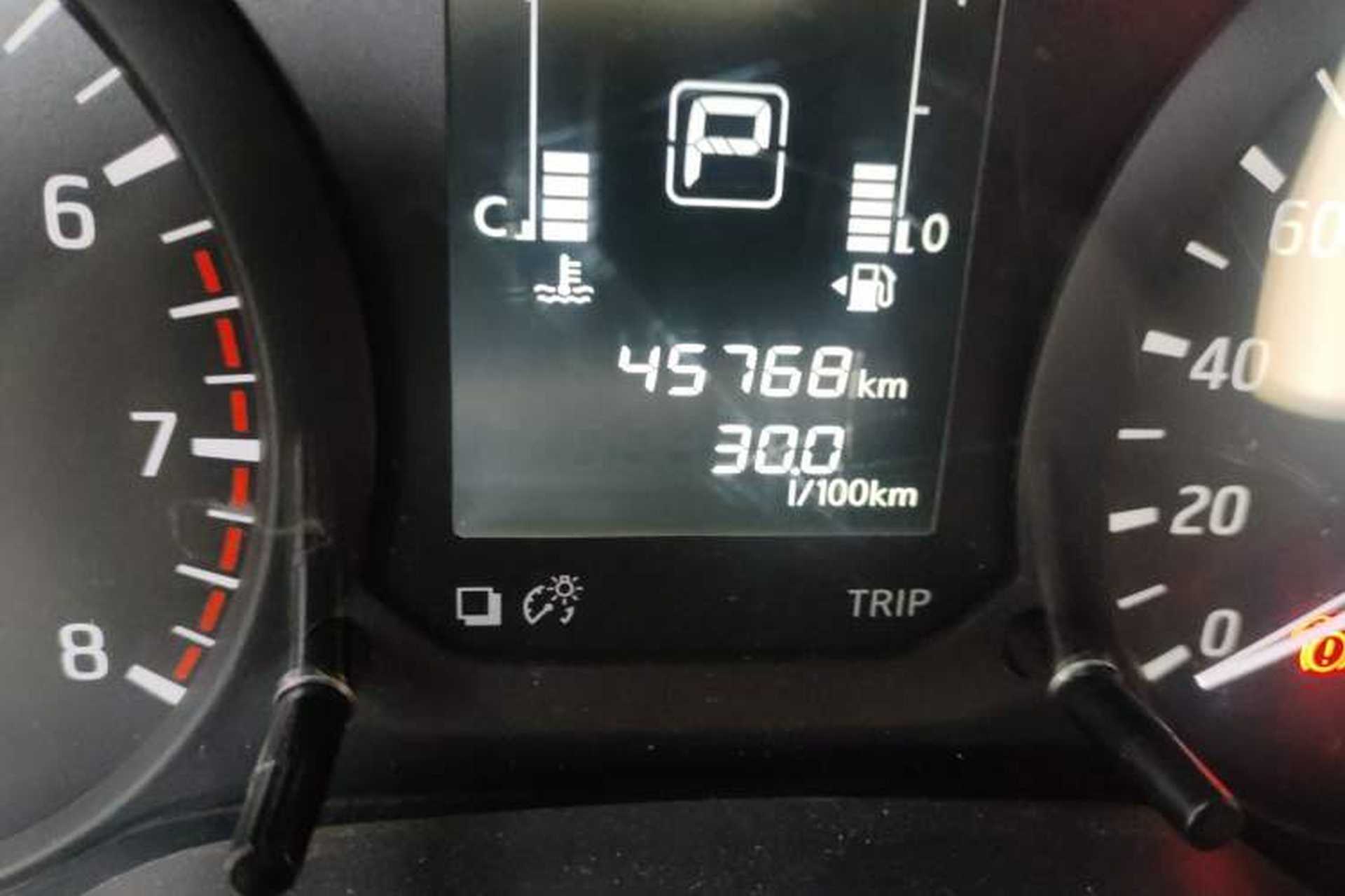 Used Nissan Navara 2017 2.5L Automatic 2WD Luxury Edition QR25 Odometer Close Up