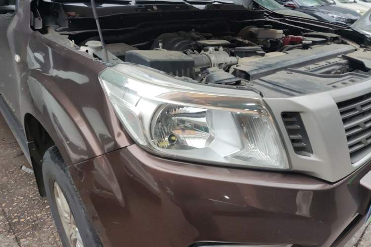 Used Nissan Navara 2017 2.5L Manual Two-Wheel Drive Standard Edition QR25 Right Front Headlight
