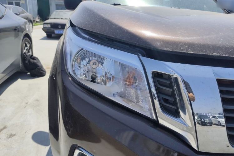 Used Nissan Navara 2017 2.5L Manual Two-Wheel Drive Standard Edition QR25 Right Front Headlight