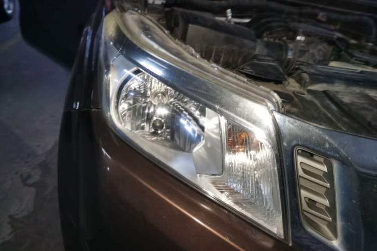 Used Nissan Navara 2017 2.5L Automatic 2WD Luxury Edition QR25 Right Front Headlight