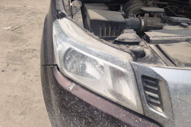 Used Nissan Navara 2017 2.5L Manual 4x4 Standard Edition QR25 Right Front Headlight