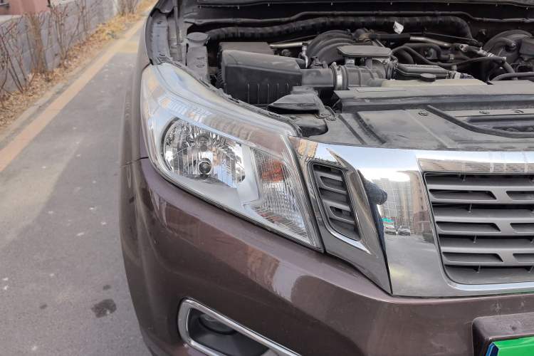 Used Nissan Navara 2017 2.5L Automatic 2WD Luxury Edition QR25 Right Front Headlight