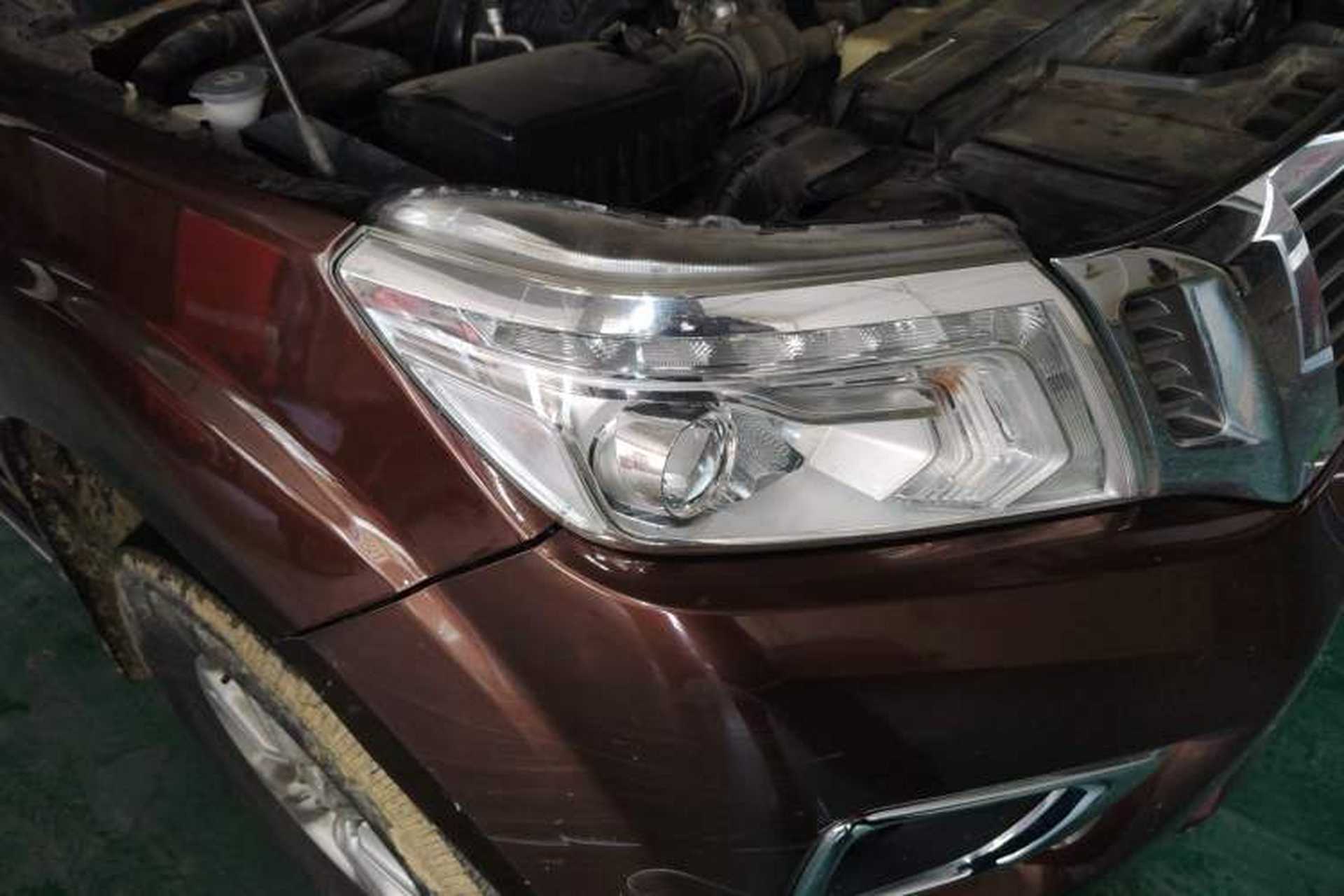 Used Nissan Navara 2017 2.5L Automatic 4x4 Luxury Edition QR25 Right Front Headlight