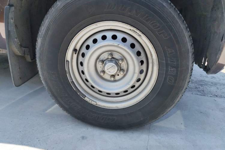 Used Nissan Navara 2017 2.5L Manual Two-Wheel Drive Standard Edition QR25 Right Front Wheel Hub