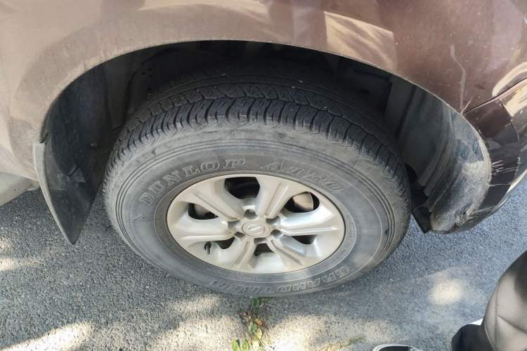 Used Nissan Navara 2017 2.5L Automatic 4x4 Luxury Edition QR25 Right Front Wheel Hub