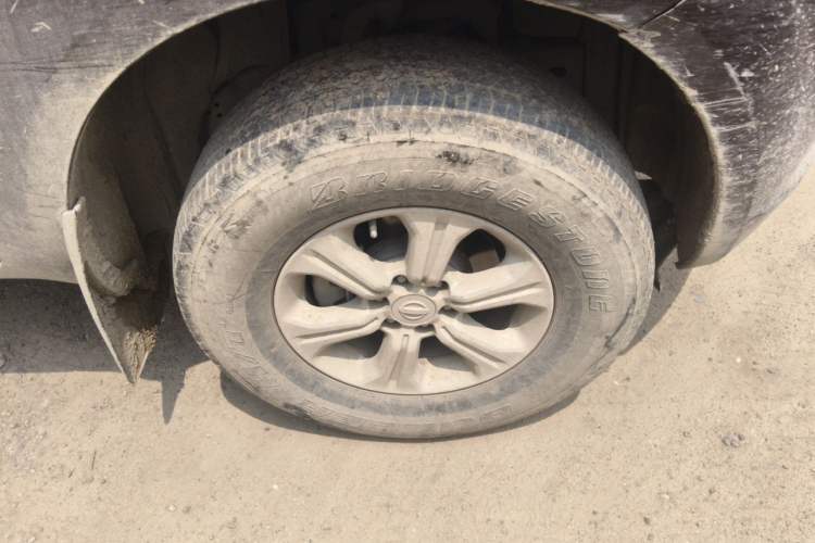 Used Nissan Navara 2017 2.5L Manual 4x4 Standard Edition QR25 Right Front Wheel Hub