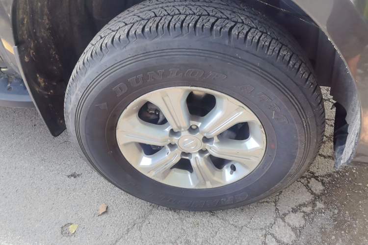 Used Nissan Navara 2017 2.5L Automatic 4x4 Luxury Edition QR25 Right Front Wheel Hub
