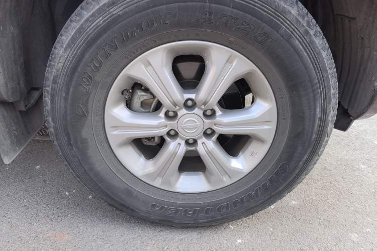 Used Nissan Navara 2017 2.5L Automatic 2WD Luxury Edition QR25 Right Front Wheel Hub
