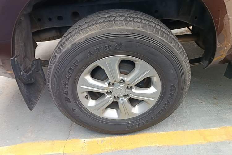 Used Nissan Navara 2017 2.5L Automatic 4x4 Luxury Edition QR25 Right Rear Wheel Hub