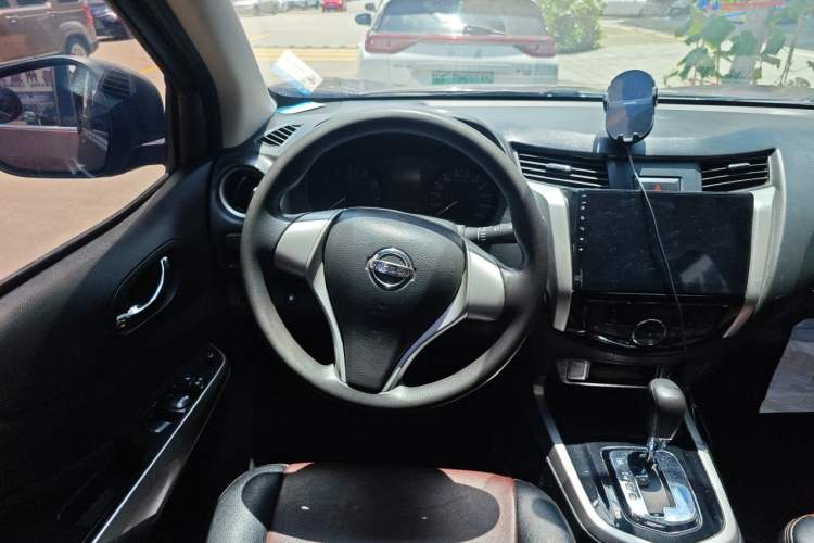 Used Nissan Navara 2017 2.5L Automatic 2WD Luxury Edition QR25 Steering Wheel