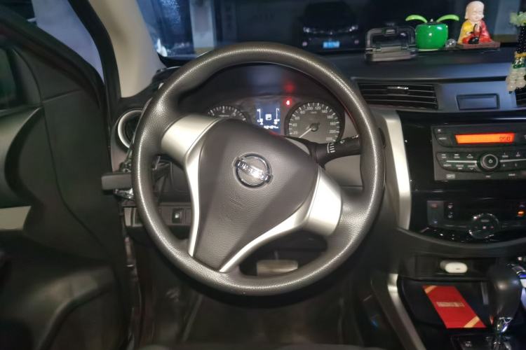 Used Nissan Navara 2017 2.5L Automatic 2WD Luxury Edition QR25 Steering Wheel