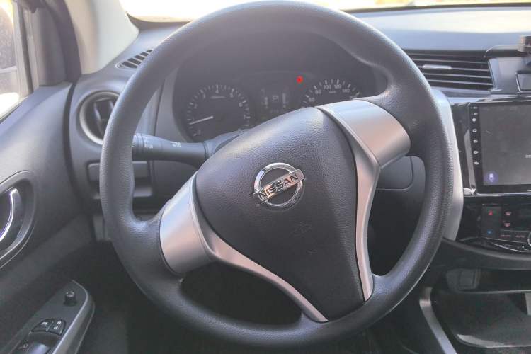 Used Nissan Navara 2017 2.5L Automatic 2WD Luxury Edition QR25 Steering Wheel