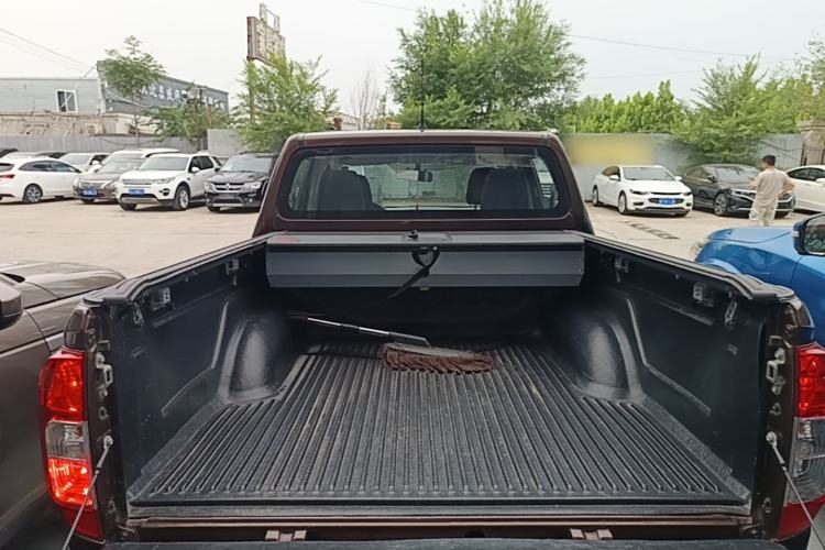 Used Nissan Navara 2017 2.5L Automatic 4x4 Luxury Edition QR25 Trunk