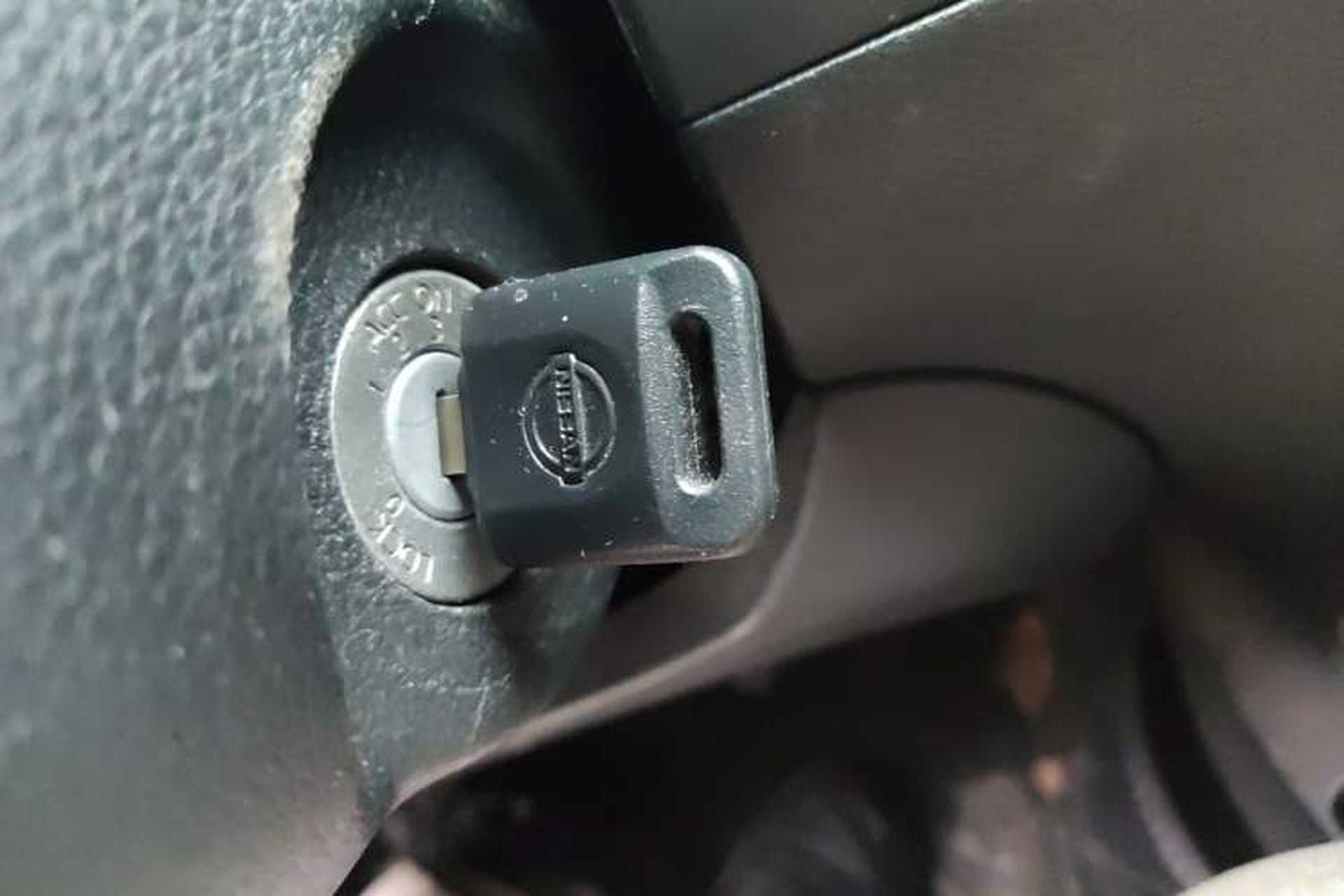 Used Nissan Navara 2017 2.5L Manual Two-Wheel Drive Standard Edition QR25 Vehicle Key