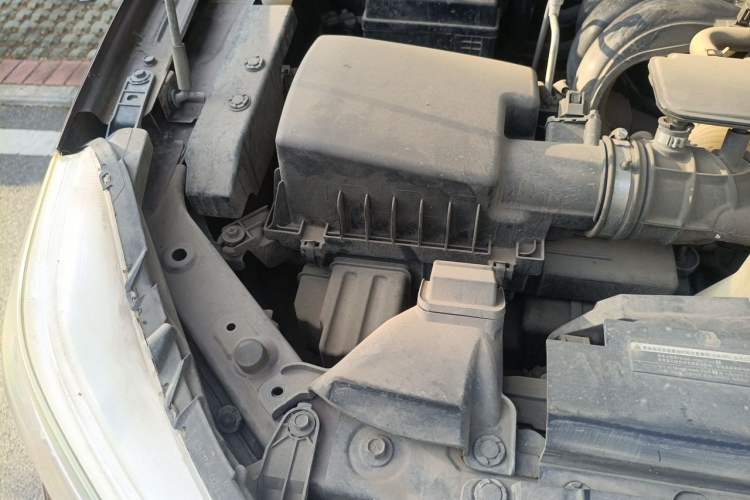 Used Nissan Navara 2017 2.5L Automatic 4x4 Luxury Edition QR25 Engine Bay Right