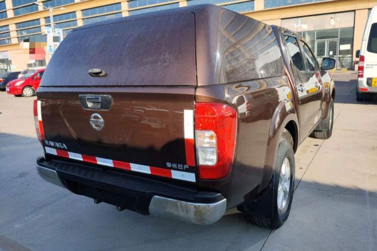 Used Nissan Navara 2017 2.5L Automatic 4x4 Luxury Edition QR25 Exterior 4