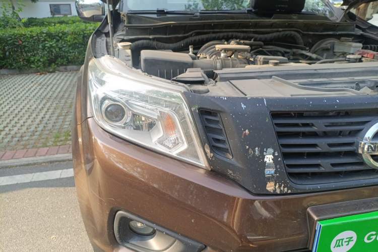 Used Nissan Navara 2017 2.5L Automatic 4x4 Luxury Edition QR25 Right Front Headlight