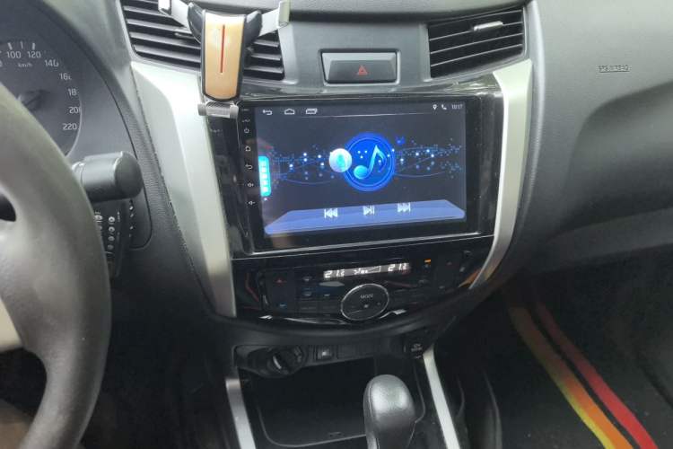 Used Nissan Navara 2017 2.5L Automatic 4x4 Luxury Edition QR25 Audio And AC Panel