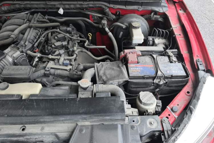 Used Nissan Navara 2017 2.5L Automatic 4x4 Luxury Edition QR25 Engine Bay Left