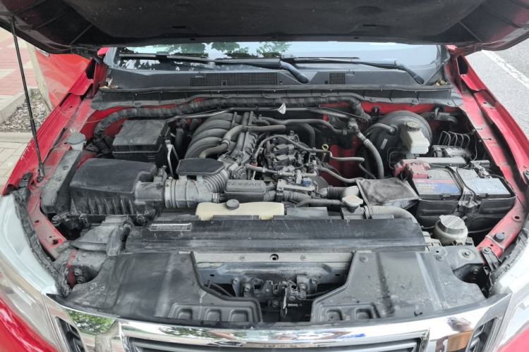 Used Nissan Navara 2017 2.5L Automatic 4x4 Luxury Edition QR25 Engine Bay