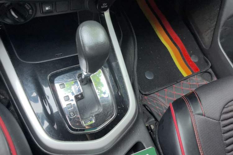 Used Nissan Navara 2017 2.5L Automatic 4x4 Luxury Edition QR25 Gear Lever