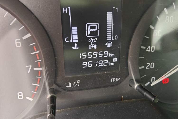 Used Nissan Navara 2017 2.5L Automatic 4x4 Luxury Edition QR25 Odometer Close Up