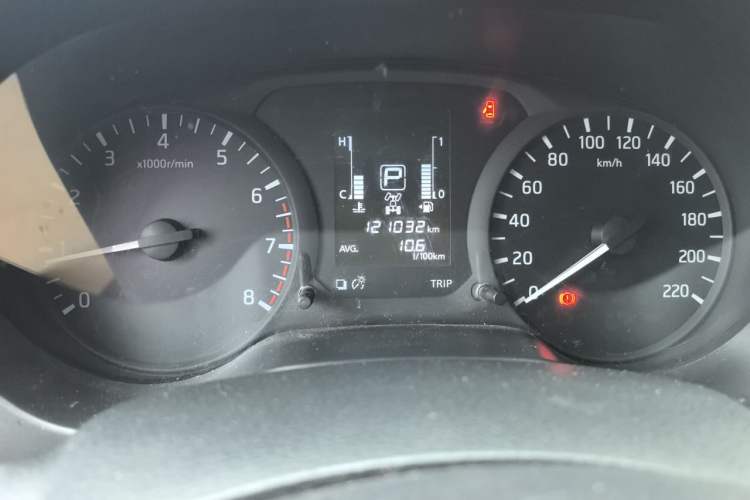 Used Nissan Navara 2017 2.5L Automatic 4x4 Luxury Edition QR25 Odometer Close Up