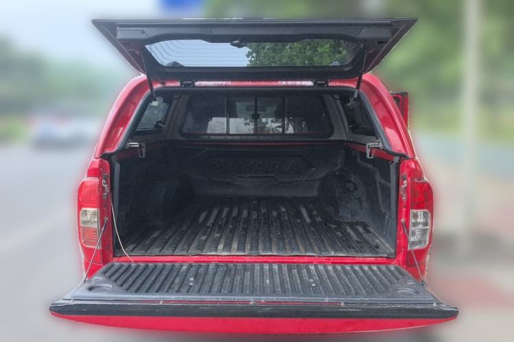 Used Nissan Navara 2017 2.5L Automatic 4x4 Luxury Edition QR25 Trunk