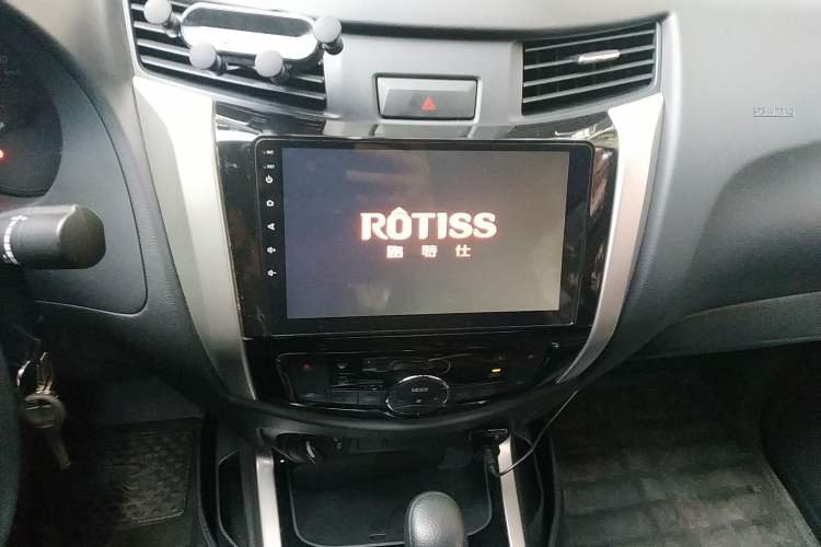 Used Nissan Navara 2017 2.5L Automatic 4x4 Luxury Edition QR25 Audio And AC Panel