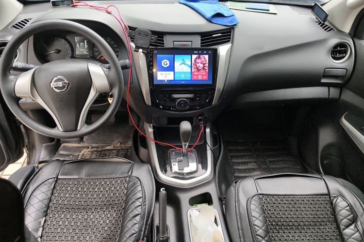 Used Nissan Navara 2017 2.5L Automatic 2WD Luxury Edition QR25 Center Console