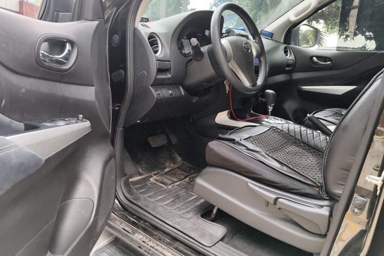 Used Nissan Navara 2017 2.5L Automatic 2WD Luxury Edition QR25 Driver Seat