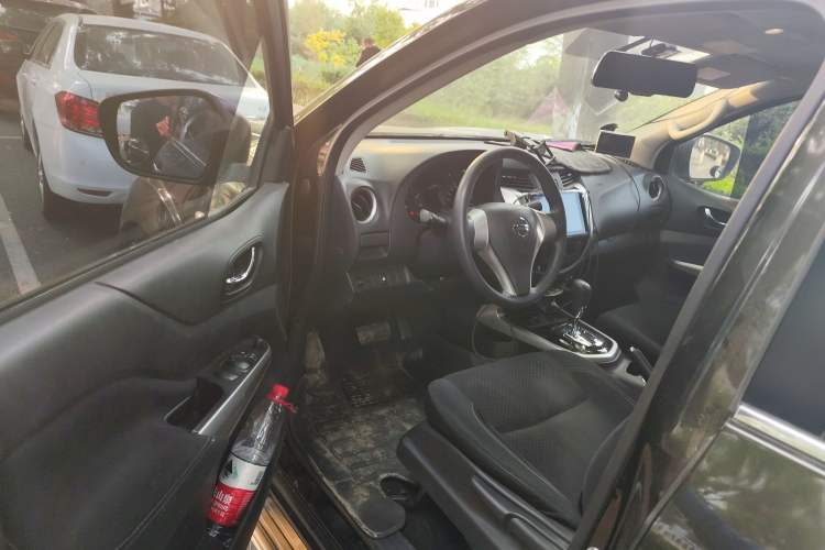 Used Nissan Navara 2017 2.5L Automatic 2WD Luxury Edition QR25 Driver Seat