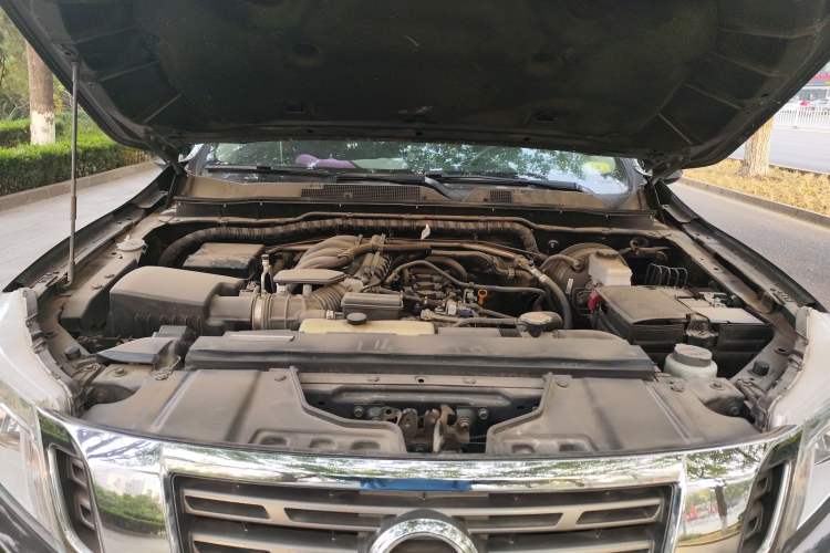 Used Nissan Navara 2017 2.5L Automatic 2WD Luxury Edition QR25 Engine Bay