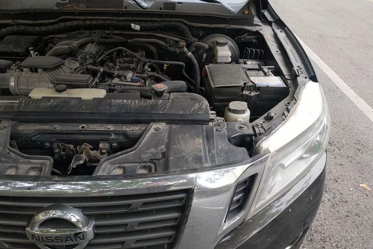 Used Nissan Navara 2017 2.5L Automatic 4x4 Luxury Edition QR25 Engine Bay Left