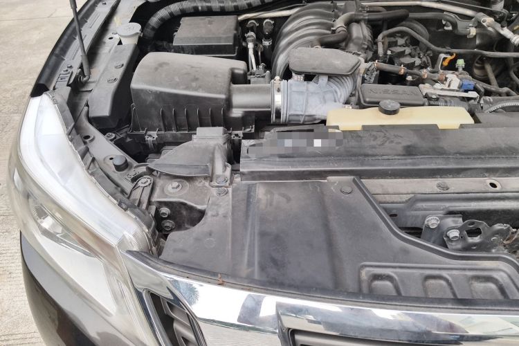 Used Nissan Navara 2017 2.5L Automatic 2WD Luxury Edition QR25 Engine Bay Right