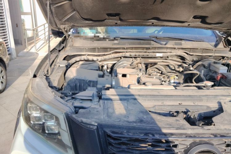 Used Nissan Navara 2017 2.5L Automatic 4x4 Luxury Edition QR25 Engine Bay Right