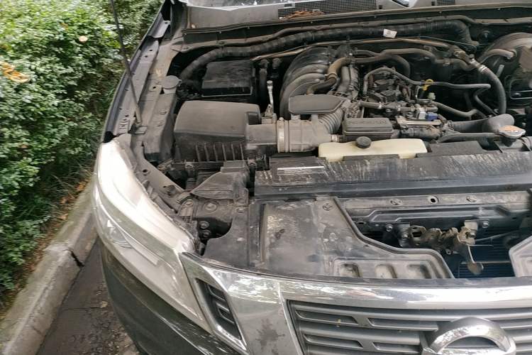 Used Nissan Navara 2017 2.5L Automatic 4x4 Luxury Edition QR25 Engine Bay Right