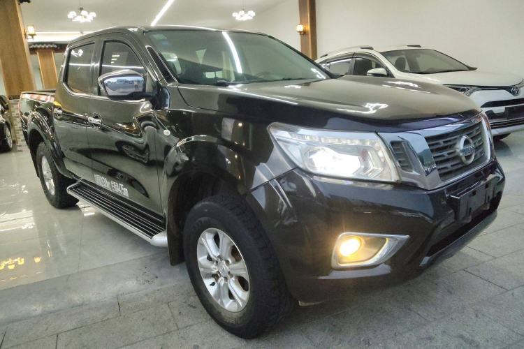 Used Nissan Navara 2017 2.5L Automatic 4x4 Luxury Edition QR25 Front Right 45 Deg