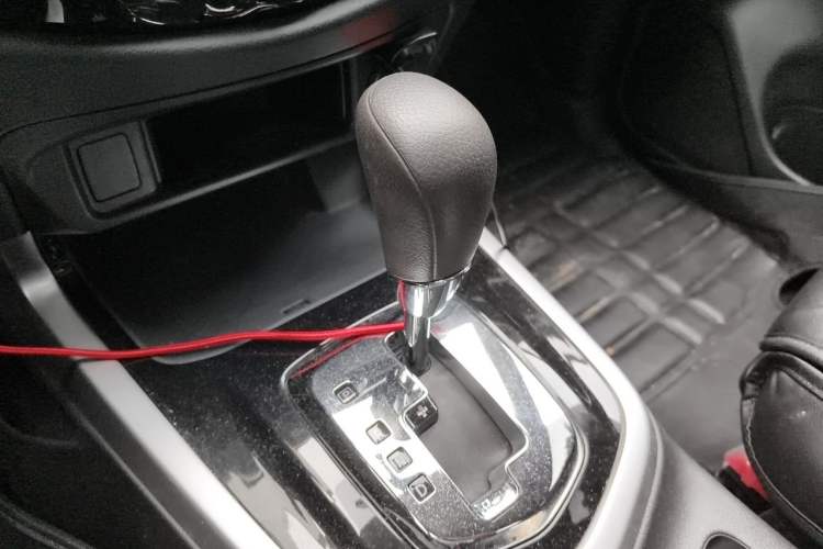Used Nissan Navara 2017 2.5L Automatic 2WD Luxury Edition QR25 Gear Lever