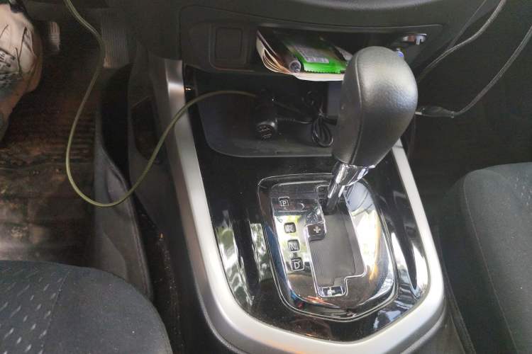 Used Nissan Navara 2017 2.5L Automatic 2WD Luxury Edition QR25 Gear Lever