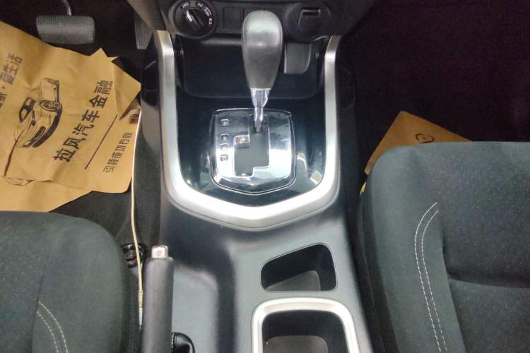 Used Nissan Navara 2017 2.5L Automatic 4x4 Luxury Edition QR25 Gear Lever