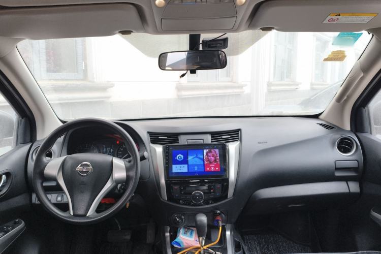 Used Nissan Navara 2017 2.5L Automatic 4x4 Luxury Edition QR25 Interior 2