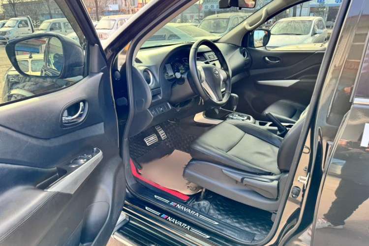 Used Nissan Navara 2017 2.5L Automatic 2WD Luxury Edition QR25 Interior 2