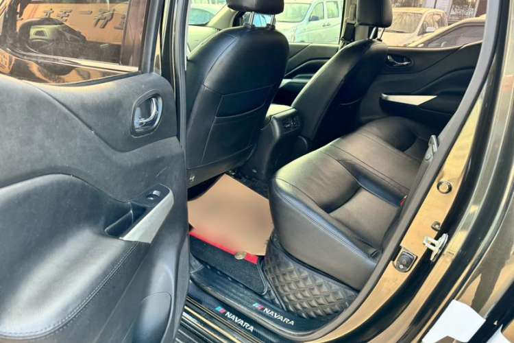 Used Nissan Navara 2017 2.5L Automatic 2WD Luxury Edition QR25 Interior 3