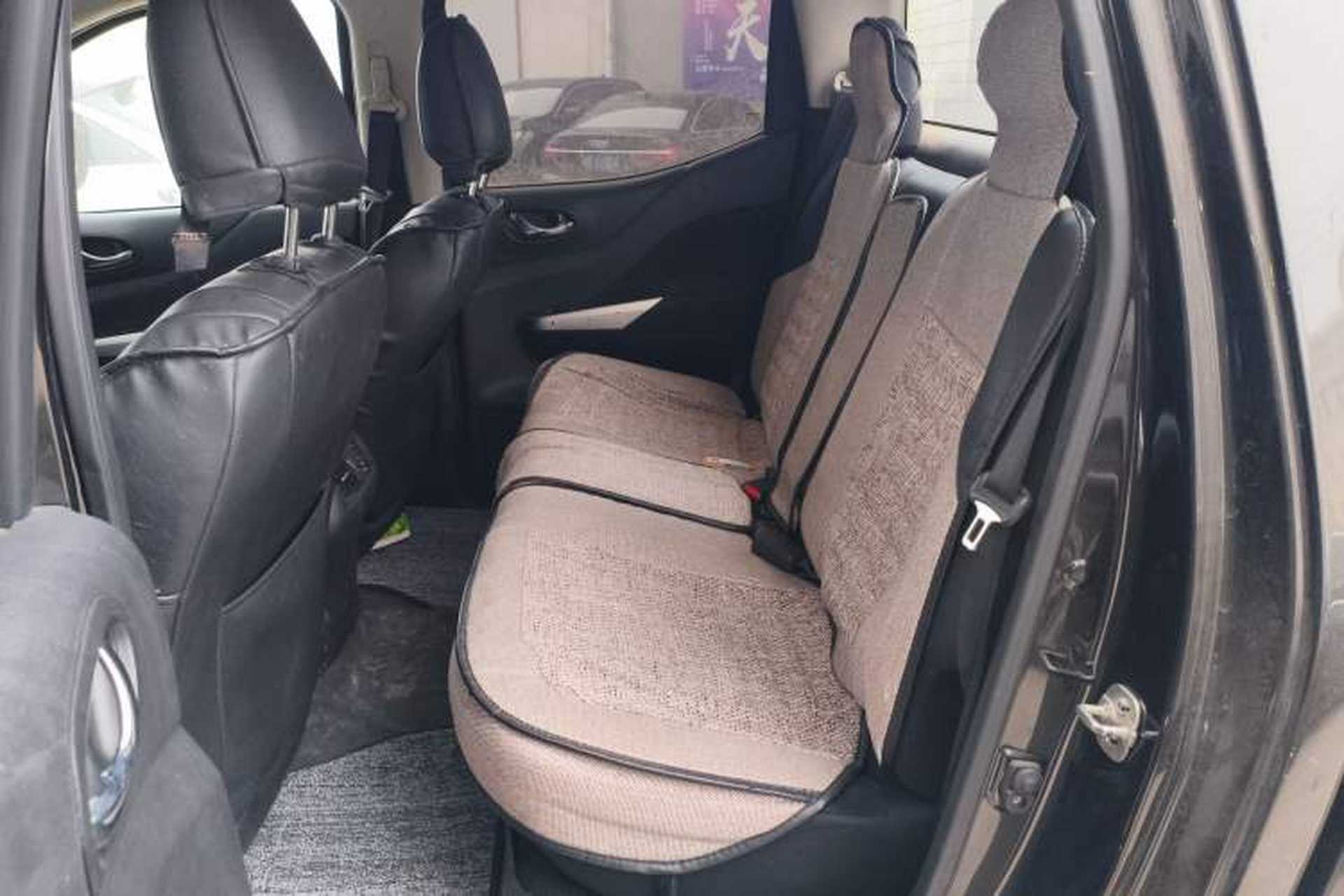 Used Nissan Navara 2017 2.5L Automatic 4x4 Luxury Edition QR25 Interior 4