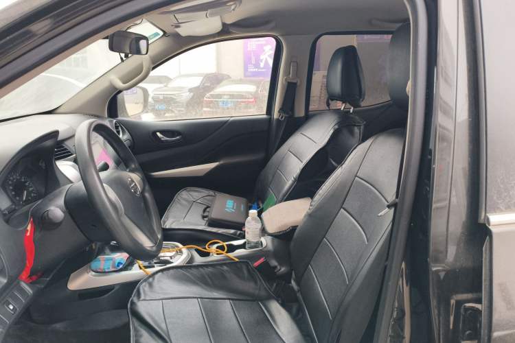 Used Nissan Navara 2017 2.5L Automatic 4x4 Luxury Edition QR25 Left Front Seat